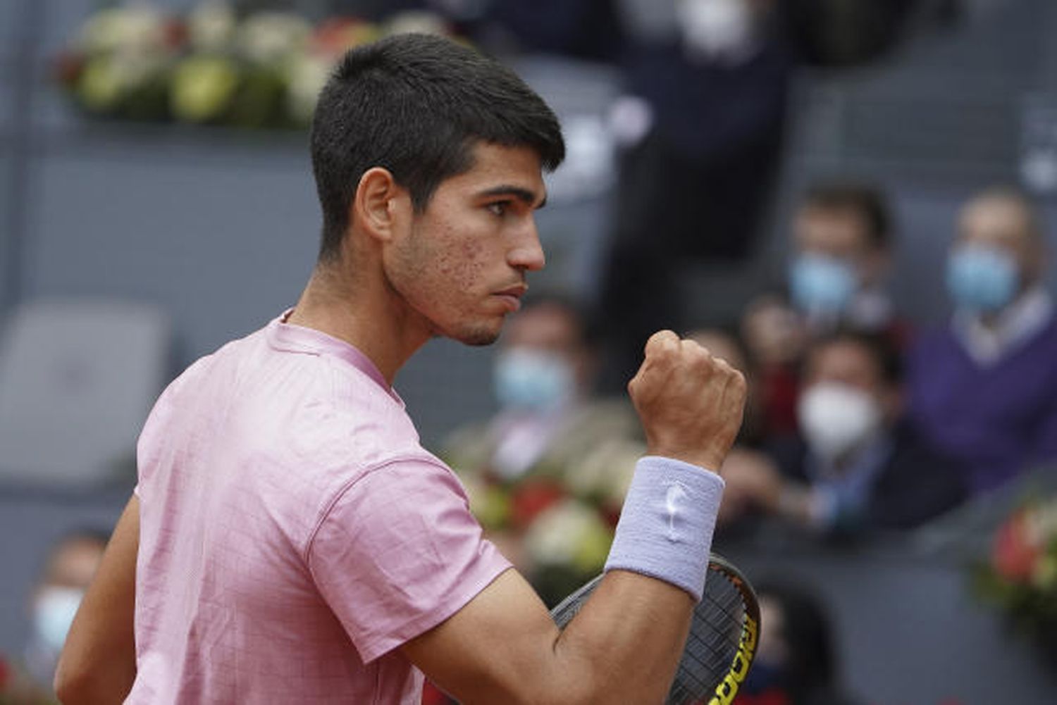 Alcaraz macha a pie firme en el primer Grand Slam del año.