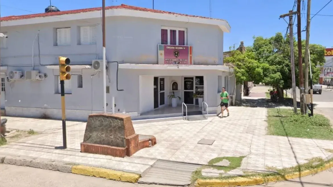 Cuando se retiró del sanatorio solicitó un remis, pero al subirse se descompensó y murió en el lugar.