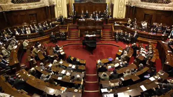 Parlamento uruguayo aprobó moción contra Maduro