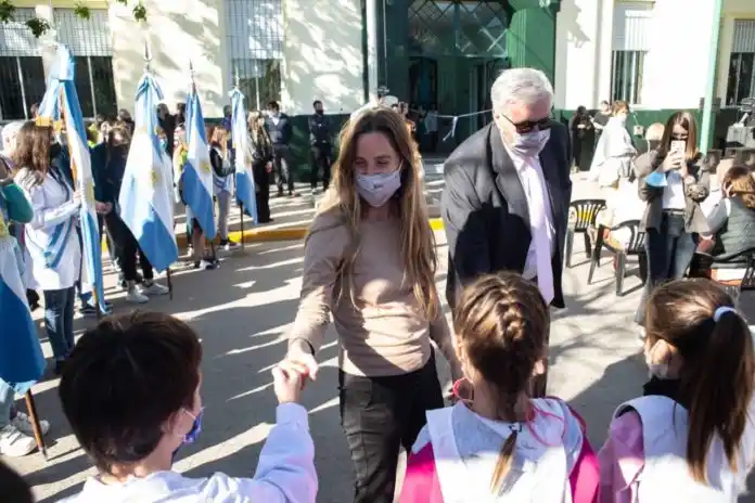 Ya no es obligatorio el uso de barbijo al aire libre en escuelas bonaerenses