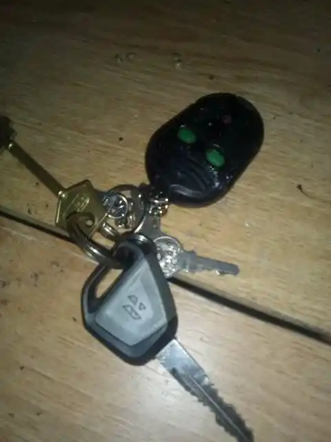 Encontraron un juego de llaves de auto