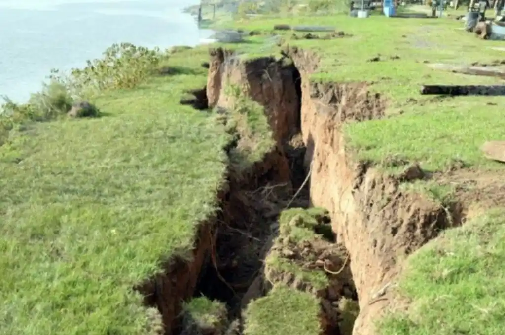 Gaboto sin bajada náutica: se derrumbaron 60 metros de barranca