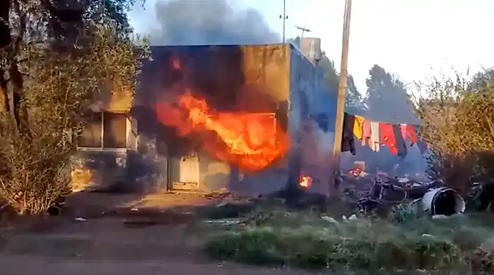Se intoxicaron con monóxido de carbono y cuando estaban internados se les incendió la casa
