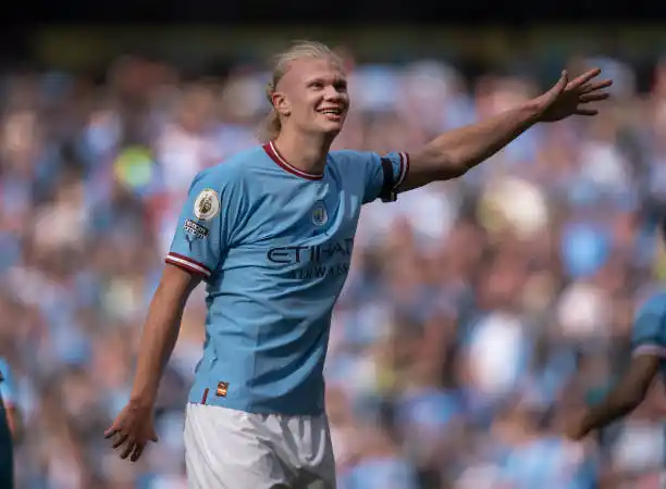 El City goleó al United en el clásico