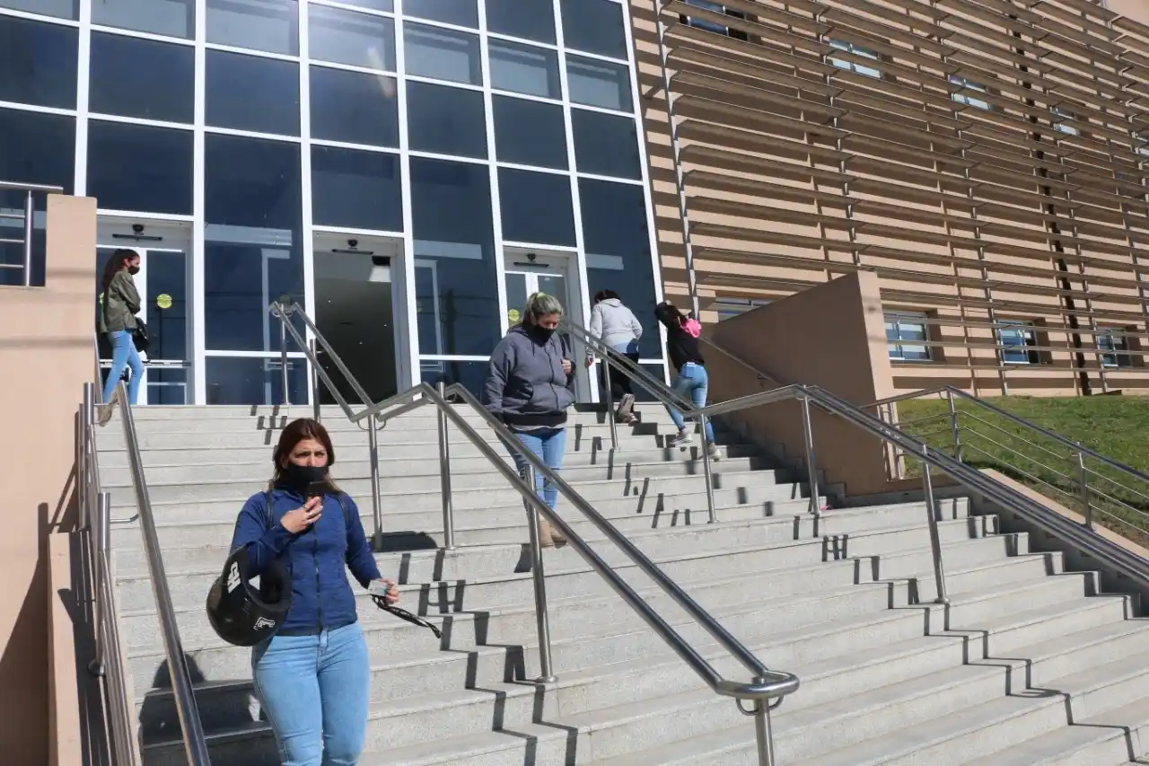 Desde Salud observan el brote en Gualeguaychú y alertan "circulación de una variante más contagiosa"