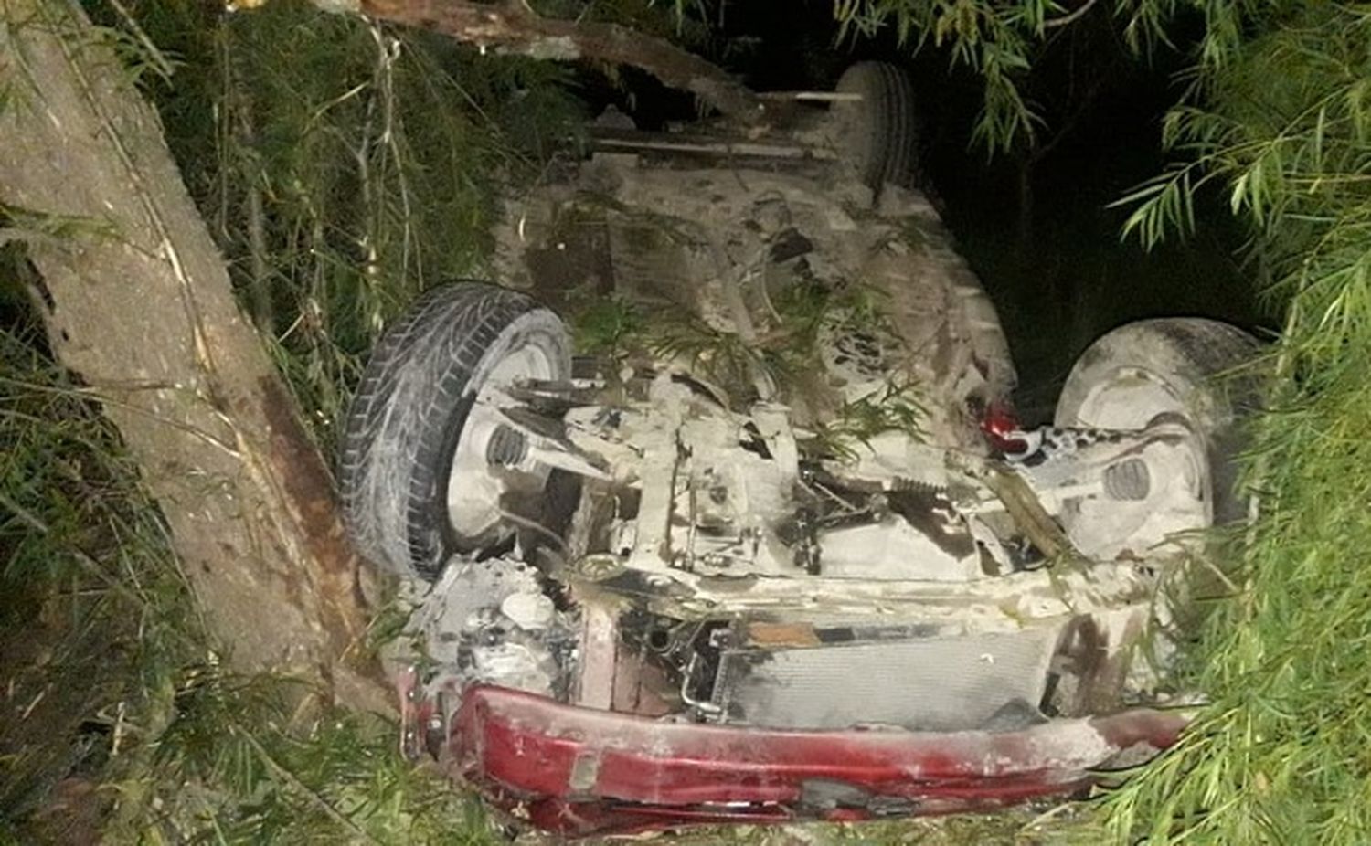 Viajaban a Colón, volcaron y sólo sufrieron lesiones leves