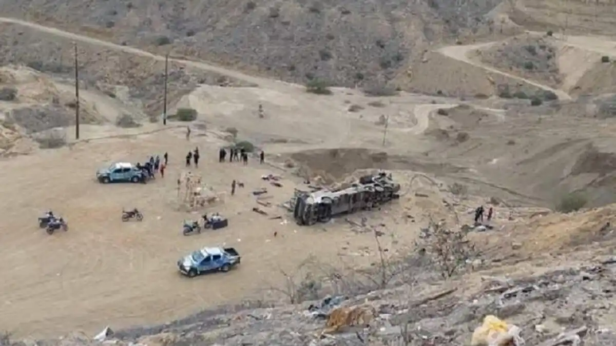 25 MUERTOS y DECENAS de heridos en accidente de tránsito al norte de Perú