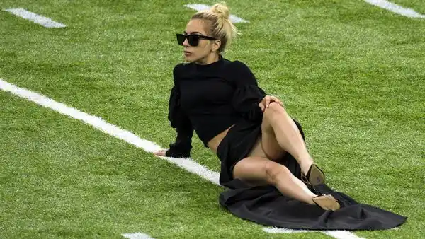 El descuido de Lady Gaga que calentó la previa del Super Bowl LI