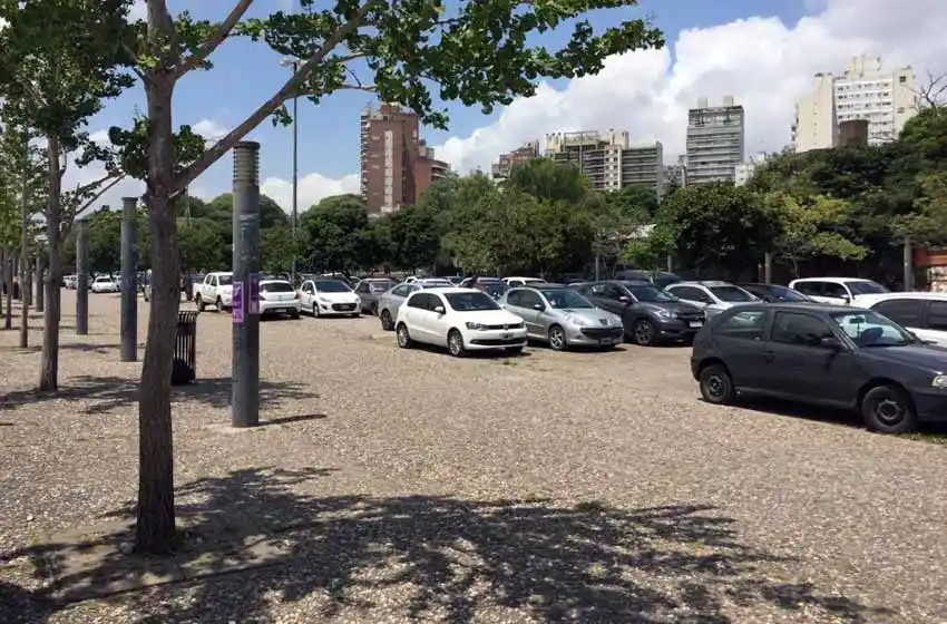 El negocio a cielo abierto que es manejado por trapitos y recauda más de 3 millones de pesos mensuales