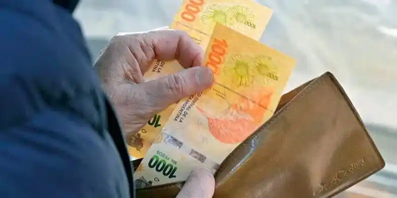 Revelan que en el último semestre los salarios formales cayeron un 15%