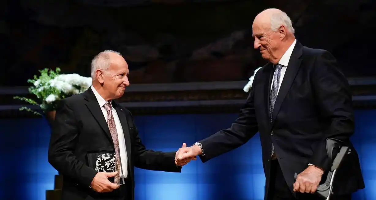 El rey Harald V de Noruega entregó el Premio Abel al profesor argentino Luis Caffarelli