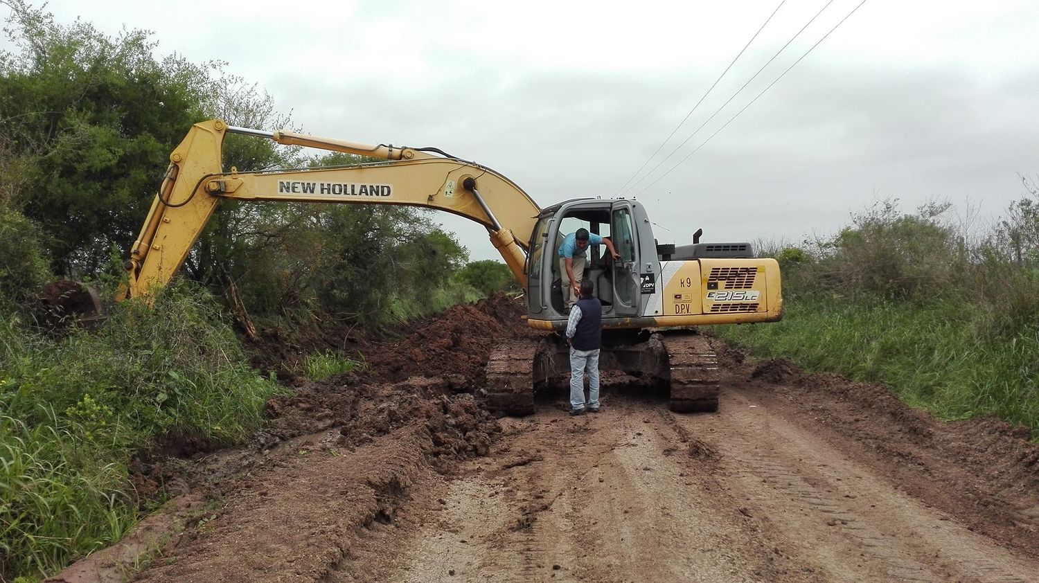 “Estamos trabajando en los caminos de Costa Uruguay Sur"