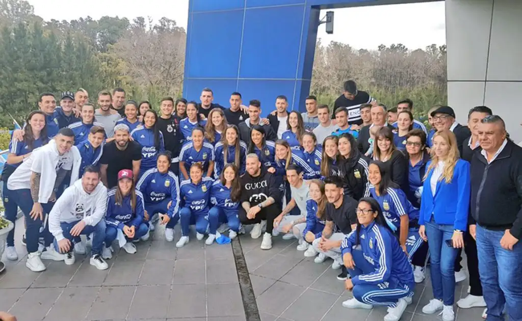 La selección femenina y una despedida especial
