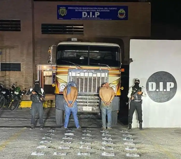 Encuentran 41 panelas de cocaína en camión que viajaba hacia Caracas