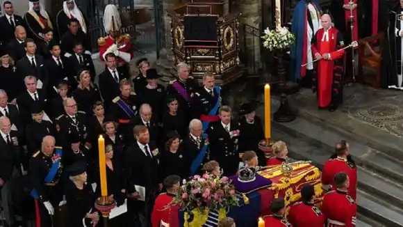 ¡GRANDIOSO! Los ingleses presencian el funeral de Estado de la reina Isabel II