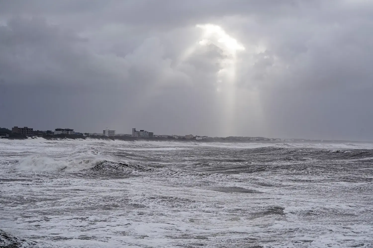 Genesis y el mar convulsionado