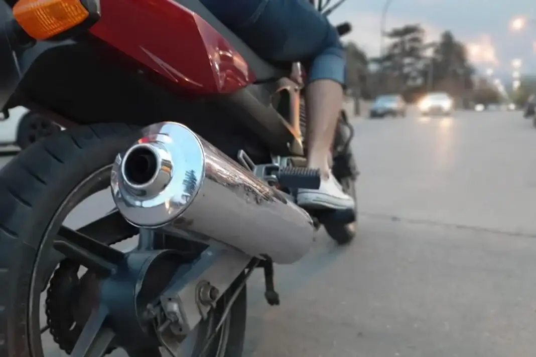 El Senado bonaerense llevará al recinto un proyecto para terminar con los escapes libres de las motos.