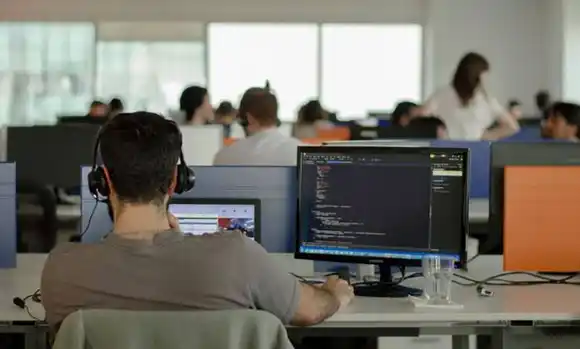 Los despidos en tecnológicas globales pueden permitir  a las empresas locales retener personal