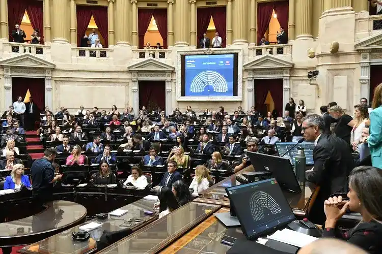 Diputados aprobó la reforma laboral con 135 votos y 115 rechazos.