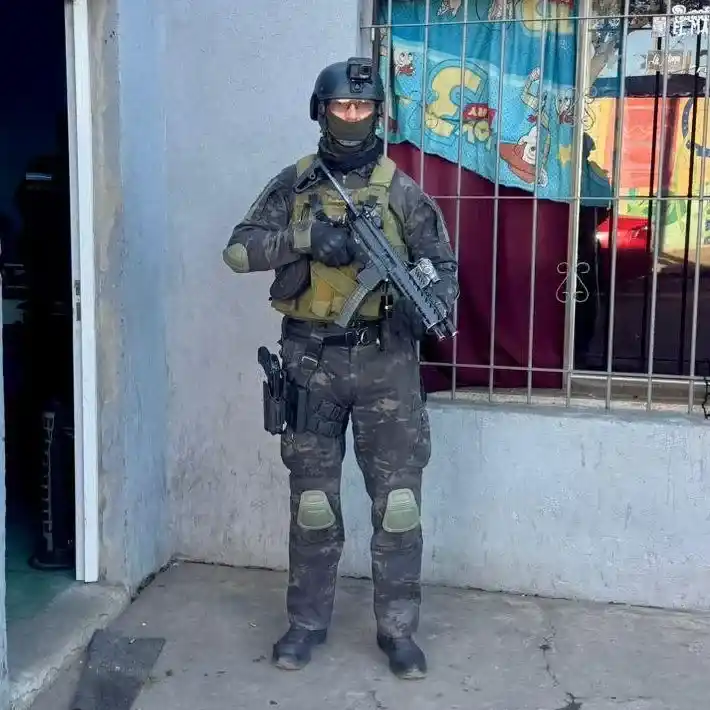 mujer en libertad condicional - 2