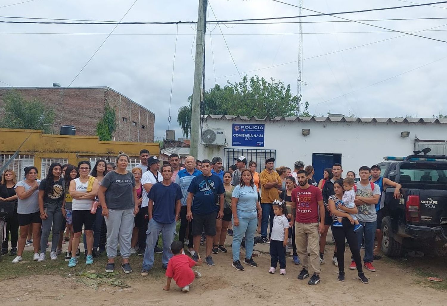 Se vivieron momentos de tensión frente a la Seccional policial.