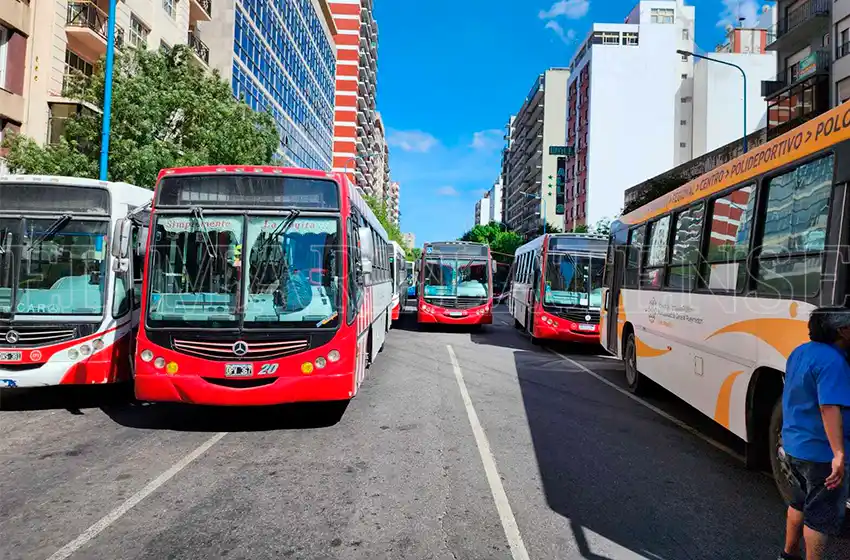 Los gobernadores evalúan realizar una demanda judicial para recuperar los fondos del transporte público