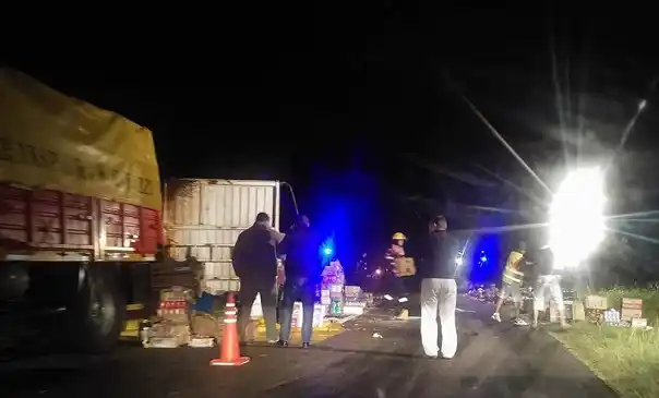 Volcó un camión en la Ruta Provincial N° 12