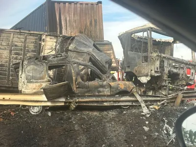 Choque fatal en Campana: Un camión se cruzó de carril y aplastó un auto
