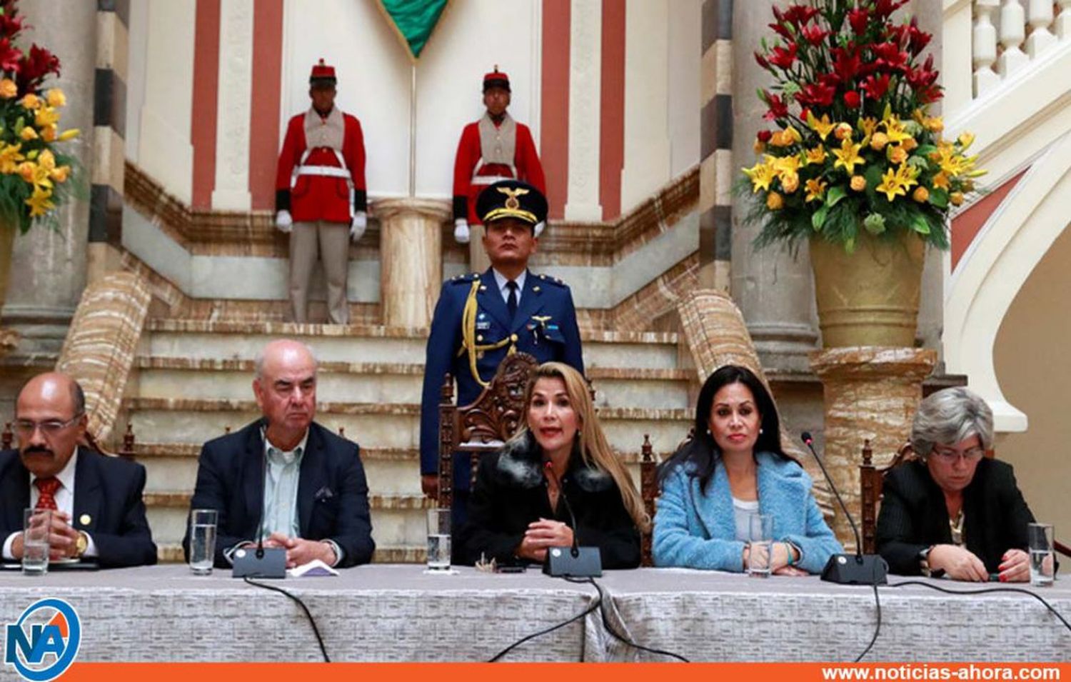 Bolivia anunció que rompió relaciones con Venezuela y Áñez cruzó a Alberto Fernández