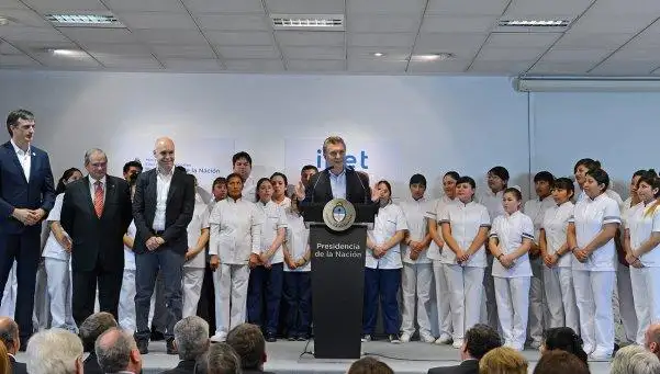 Macri presentó programa para formar 50 mil nuevos enfermeros