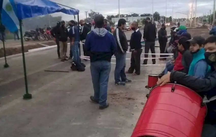 El estado destinará un subsidio para los trabajadores de Nueva Godoy y Puerto Tirol