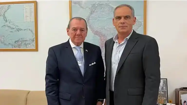 Junto a Jonathan Peled, jefe para América Latina, en el ministro de Relaciones Exteriores de Israel