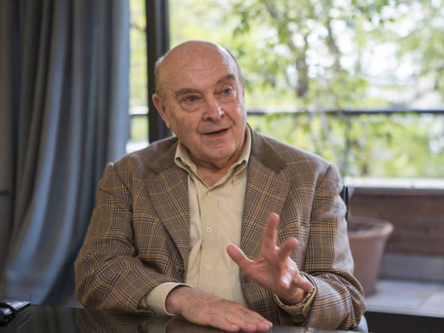 Cavallo cuestionó el tipo de cambio y volvió a pedir el fin del cepo cambiario