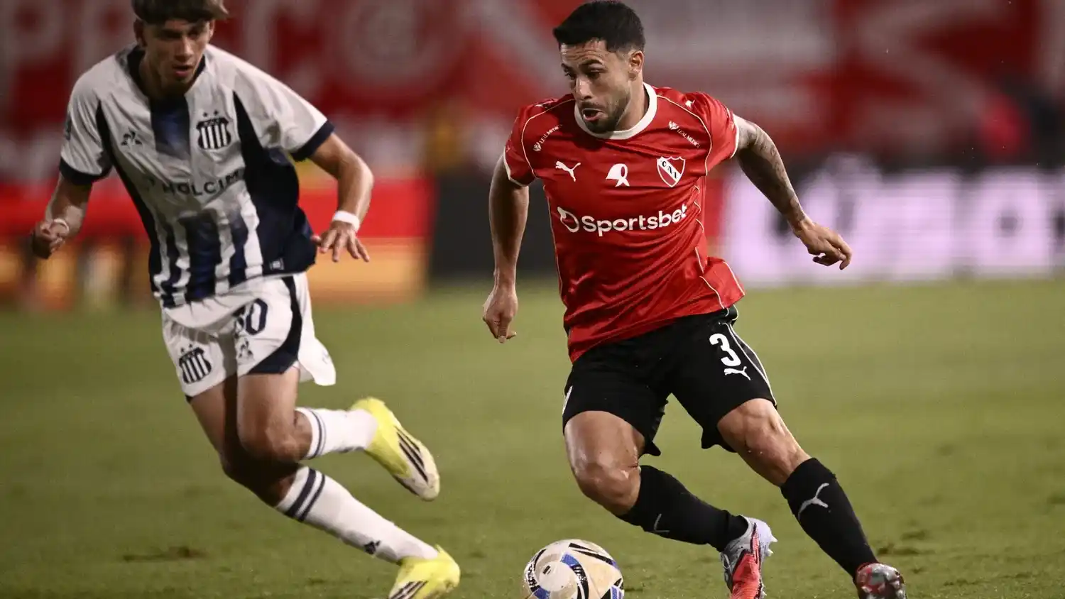 Valenzuela conduce ante Baroni.