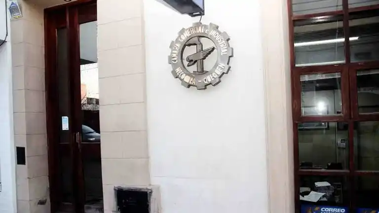 En calle 63 casi 66. Funciona la Cámara Comercial de Necochea