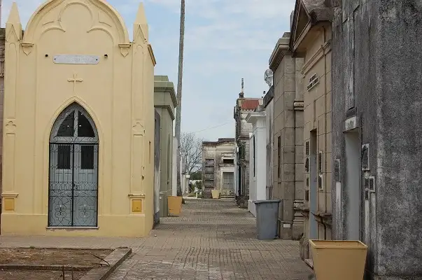 Vacaciones: Realizan recorrido histórico en el Cementerio Norte