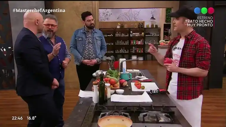 Santiago del Moro se puso el delantal y cocinó en Masterchef Celebrity