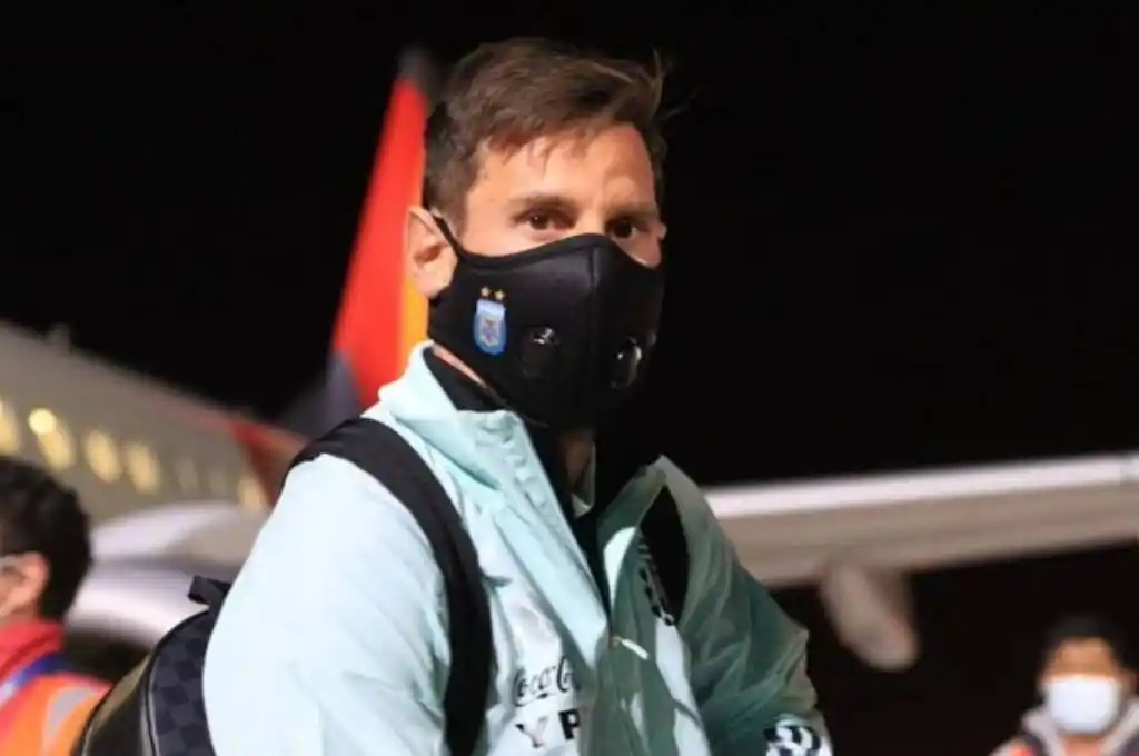 Messi llegó a Barcelona y se pone a las órdenes de Koeman