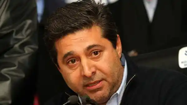 Angelici no descartó la llegada de Paolo Guerrero a Boca