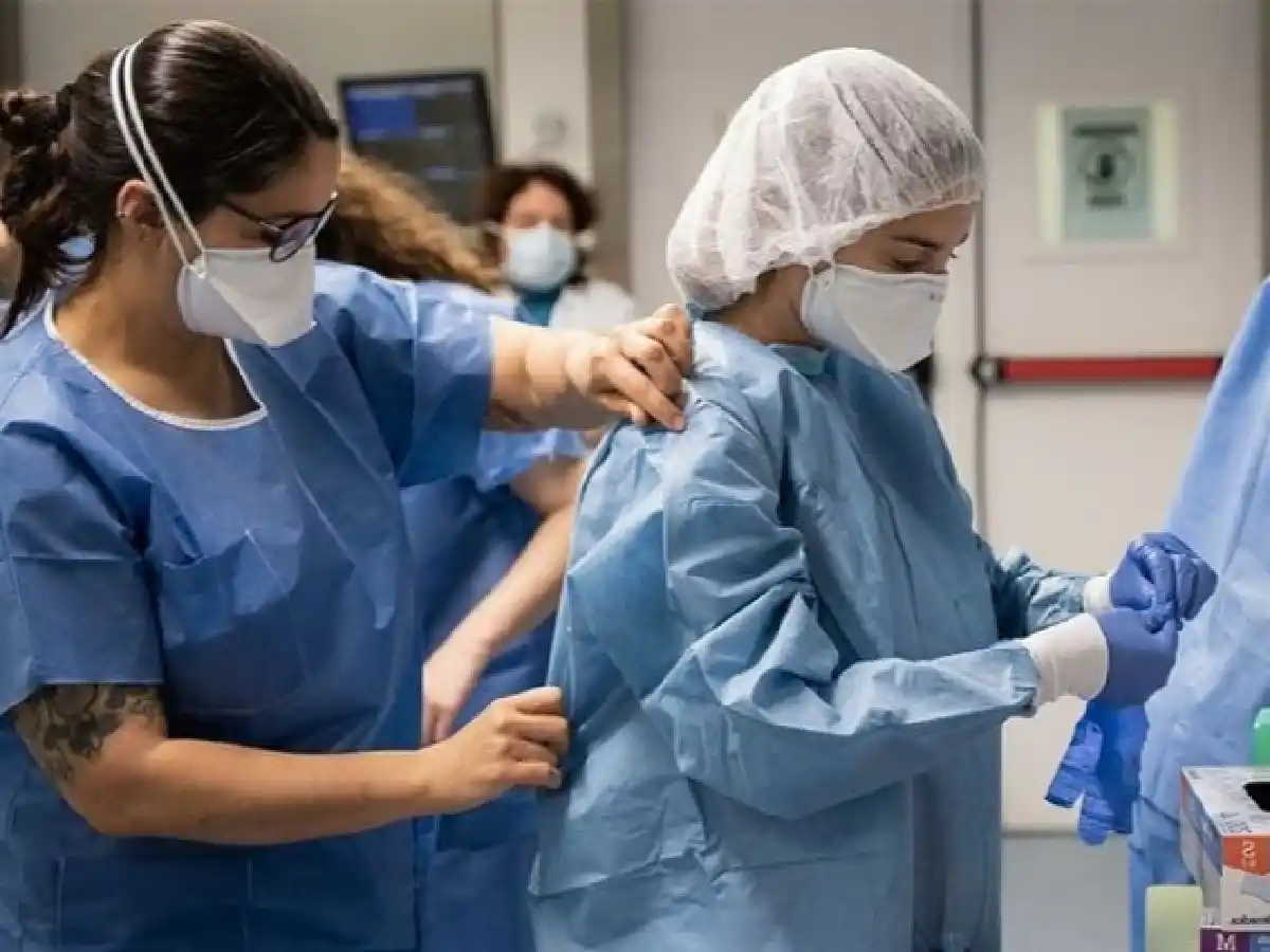 Vuelve a ser obligatorio el uso de barbijo en hospitales para personal sanitario