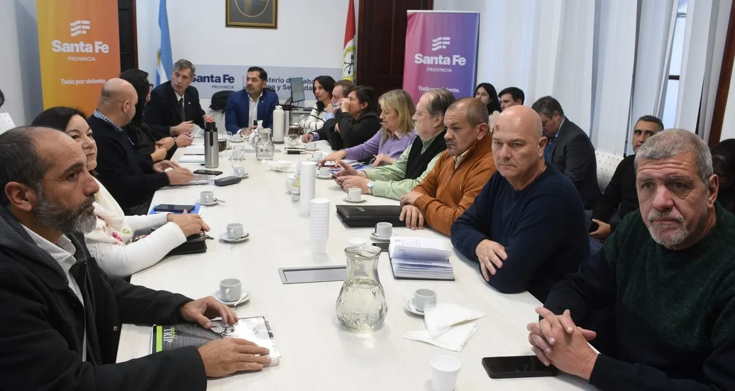 Los docentes de Santa Fe recibieron la misma propuesta que los estatales y la pondrán a votación