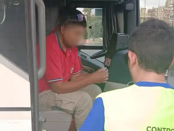 Chofer intentaba trasladar a 63 pasajeros a Mar del Plata bajo los efectos de la marihuana