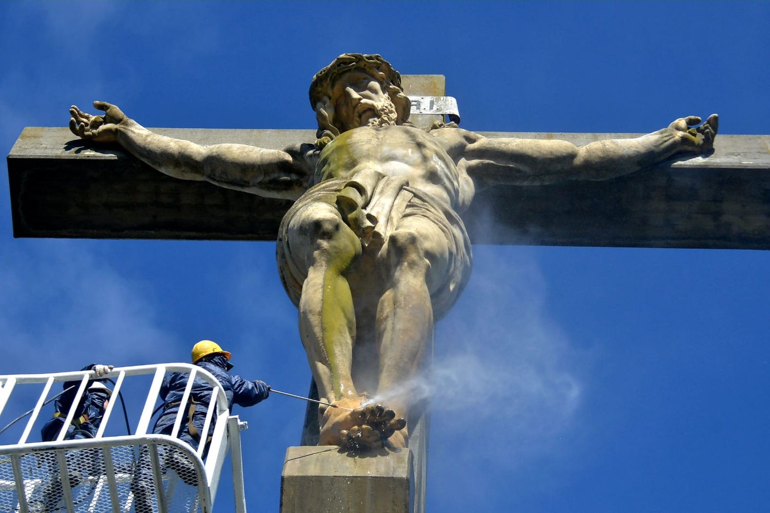 En la previa de Semana Santa, el Municipio avanza con trabajos de mejoramiento en Monte Calvario