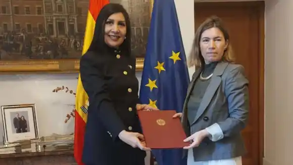 Embajadora de Venezuela en España, Gladys Gutiérrez presentó Copias de Estilo
