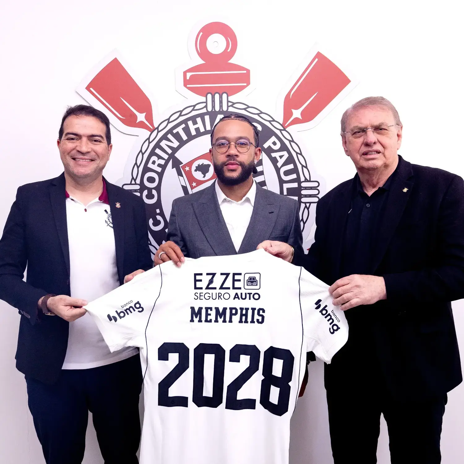 Corinthians cerró la renovación de Memphis Depay y busca habilitarlo para enfrentar a Central