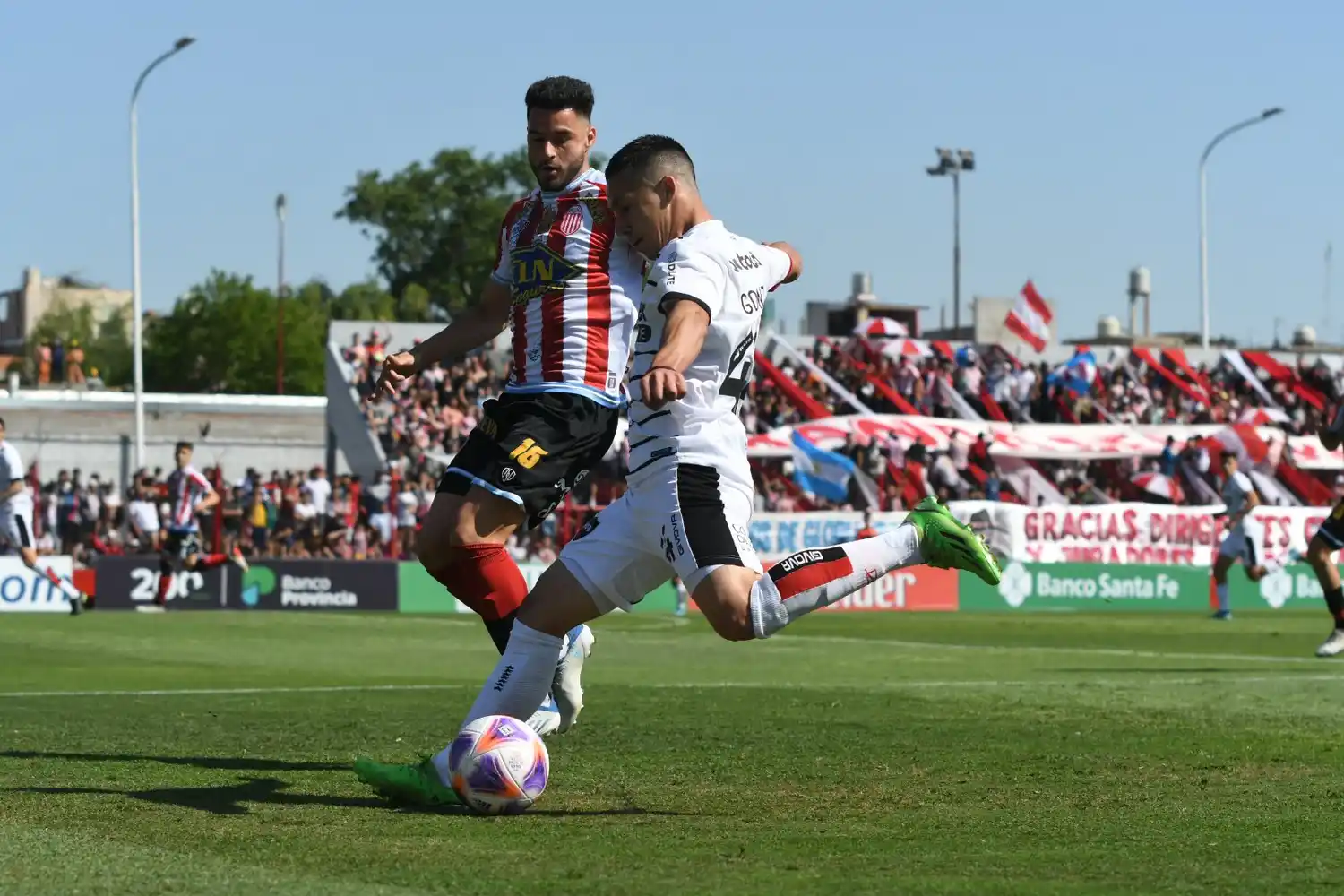 Newell’s lo tuvo en el final, pero se trae un empate de su visita a Barracas Central