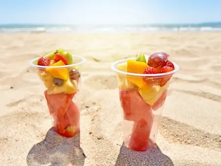 Siete postres frescos y fáciles para llevar a la playa en verano