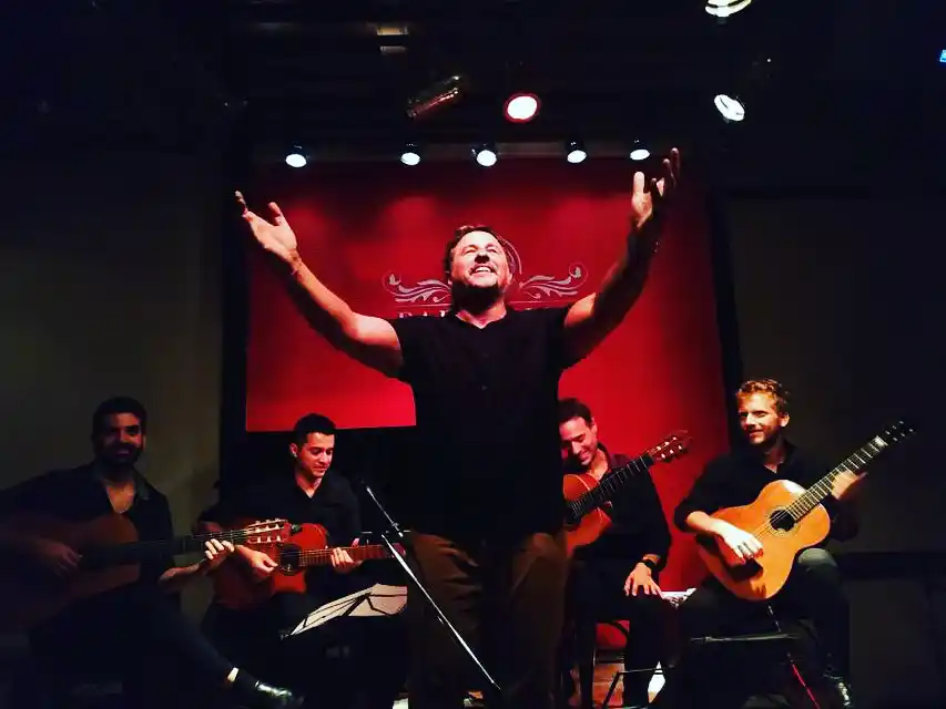 Martín Alvarado: “estamos muy contentos de llevar nuestro arte a ese teatro tan hermoso de Chascomús”