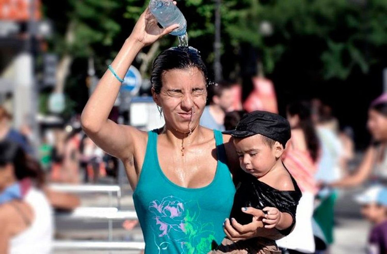 Rosario es un horno: cómo cuidar a bebés y ancianos de posibles golpes de calor