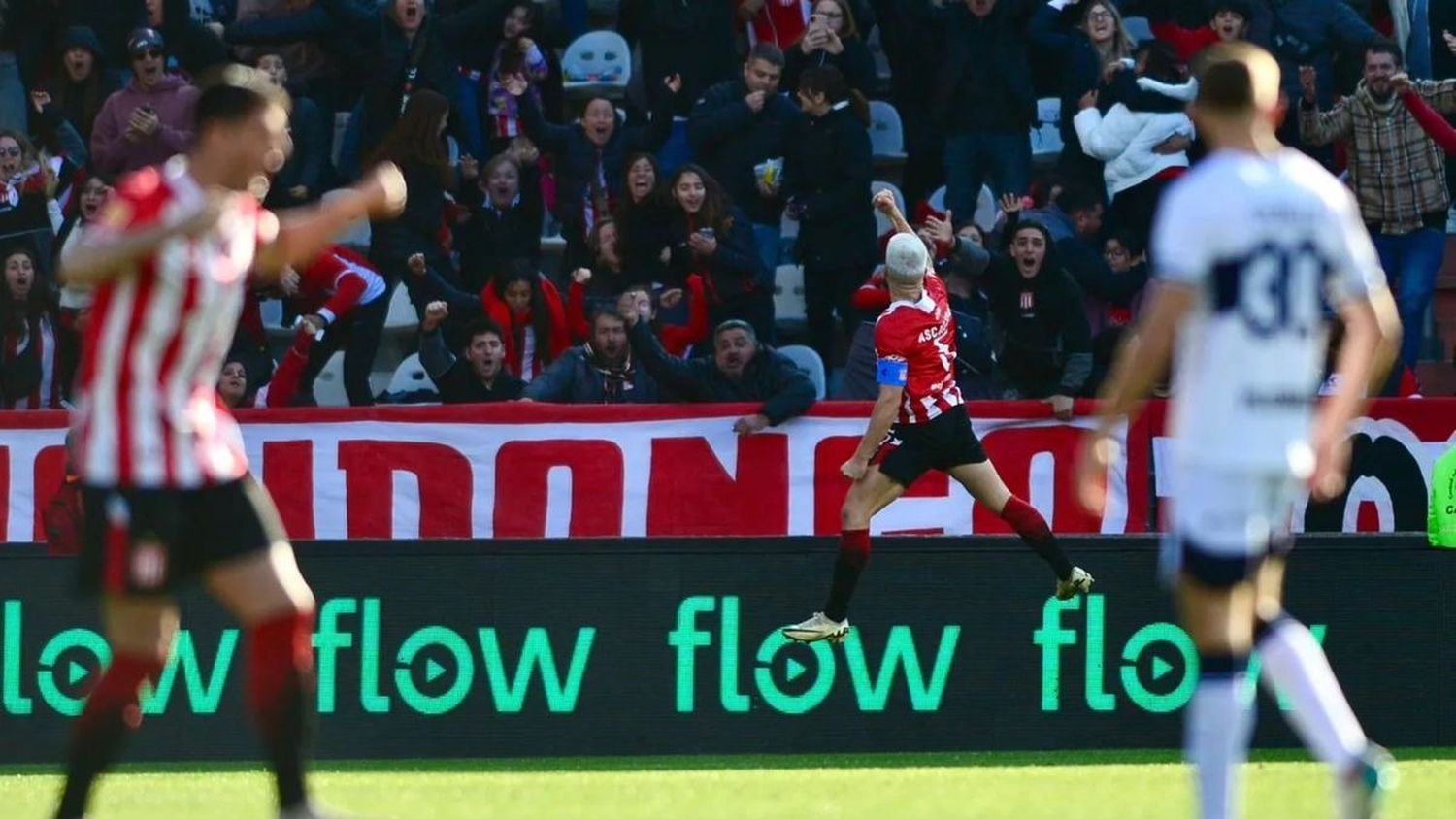 Festejo. Ascacibar anotó uno de los goles de Estudiantes en el Clásico
